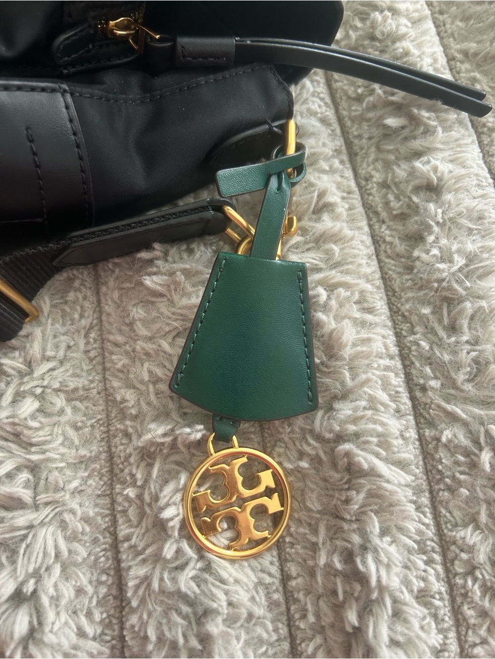 Tory Burch Scout Black Nylon Crossbody Bag Green Quilted Interior Logo Charm - Picture 6 of 7